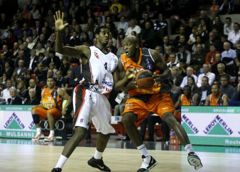 Le meilleur joueur du mois d'octobre DBCMSBCHALONSAONE.23