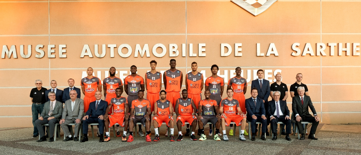 Photo officielle centrée