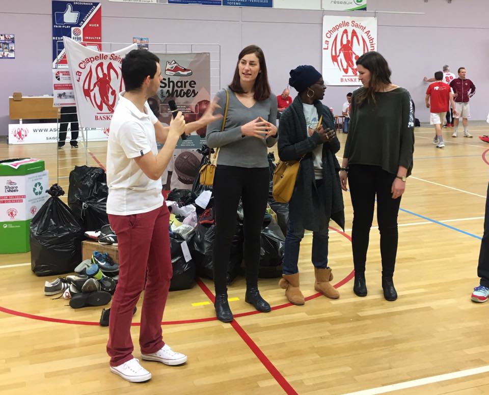Remise des baskets à lAsso
