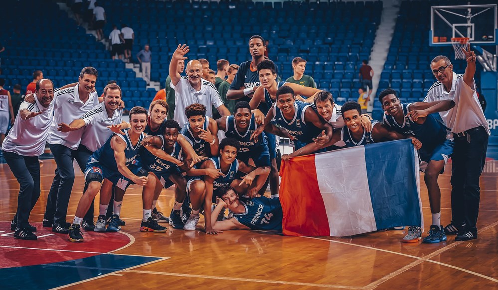 U16 Melvyn au milieu n29